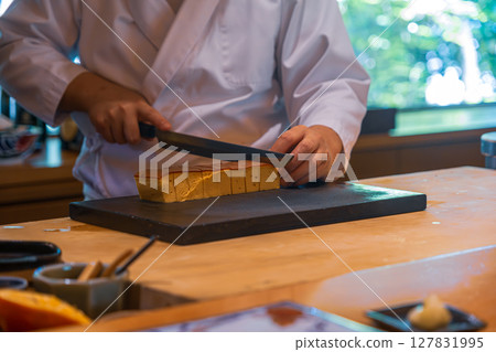 [#Japanese restaurant] Chef's hands 127831995