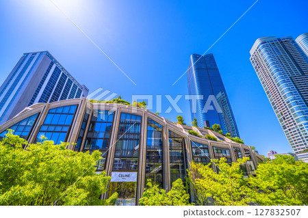 Tokyo cityscape in Japan: A new era begins... (bustling with foreign tourists) View of Azabudai Hills, etc. = 21st 127832507