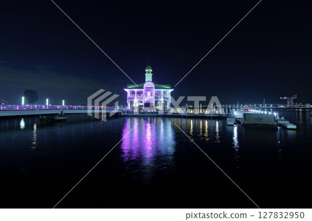 The calm night view of Yokohama Port - Yokohama Pukarisanbashi 127832950