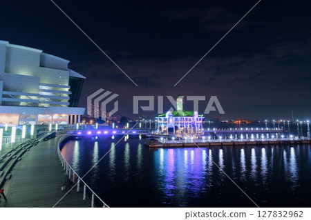 The calm night view of Yokohama Port - Yokohama Pukarisanbashi 127832962