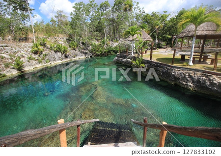 Mexico! The Tulum ruins, with their beautiful contrast with the Caribbean Sea, and Gran Cenote, with its beautiful curtain of light, in Cancun 127833102