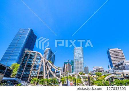 Tokyo cityscape in Japan: A new era begins... (bustling with foreign tourists) View of Azabudai Hills, etc. = 21st 127833803