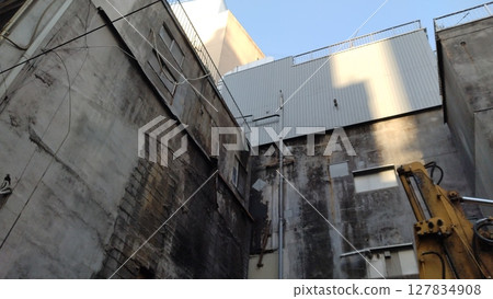 The exterior wall of an old multi-tenant building The exterior wall of an old multi-tenant building 127834908