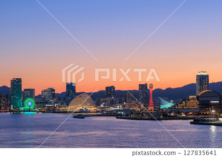 Evening view of Kobe (Chuo-ku, Kobe, Hyogo Prefecture) Evening view of Kobe (Chuo-ku, Kobe, Hyogo Prefecture) 127835641