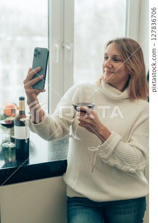 woman with wine and smartphone 127836706