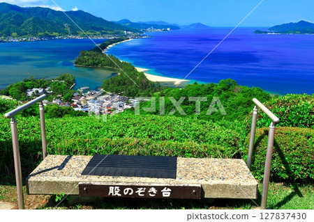 [Kyoto Prefecture] Amanohashidate in fine weather seen from the platform 127837430