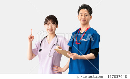 Male and female medical staff 127837648