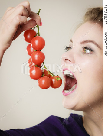 Woman holding fresh cherry tomatoes 127838188