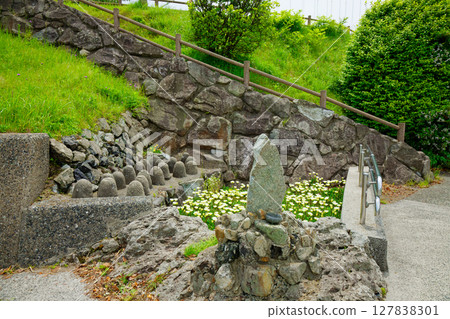 A haiku mound about the Battle of Dannoura A haiku mound about the Battle of Dannoura 127838301
