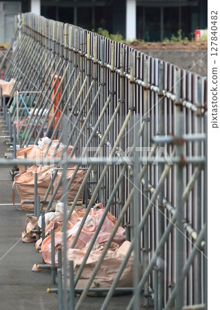 Temporary enclosure (all-purpose steel plate) 127840482