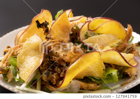 Japanese salad with root vegetable chips (sweet potato, burdock) Japanese salad with root vegetable chips (sweet potato, burdock) 127841759
