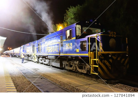 PeruRail 連接馬丘皮尤和庫斯科,南美洲,秘魯 PeruRail 連接馬丘皮尤和庫斯科,南美洲,秘魯 127841894