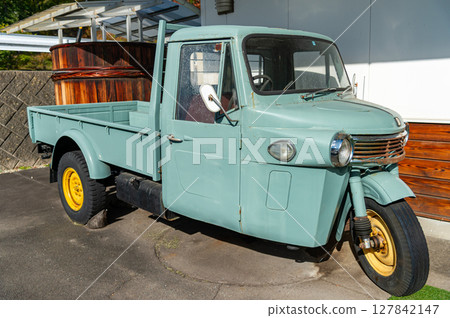 Daihatsu three-wheeler 127842147