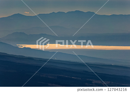 The glittering Suruga Bay and the Izu mountain ranges as seen from the summit of Mt. Amegatake 127843216