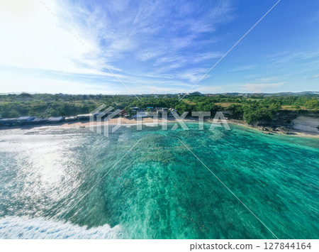 Beautiful blue sea in Uluwatu, Bali 127844164