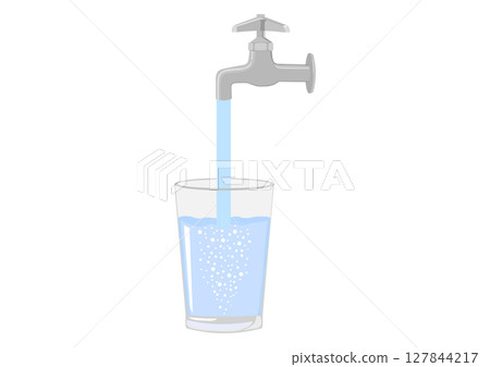 將自來水倒入杯中 將自來水倒入杯中 127844217