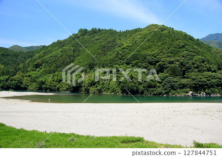 鬱鬱蔥蔥的仁淀川 127844751