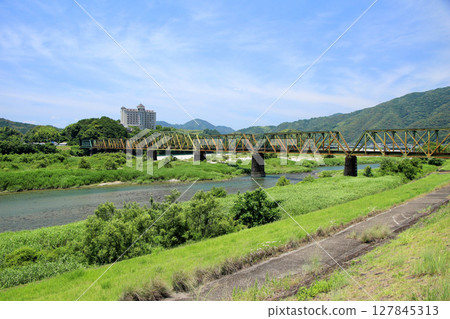與鋼橋的風景 127845313