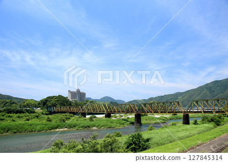 與鋼橋的風景 127845314