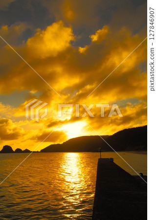 海女海灘的日落,夏日風景 海女海灘的日落,夏日風景 127846907