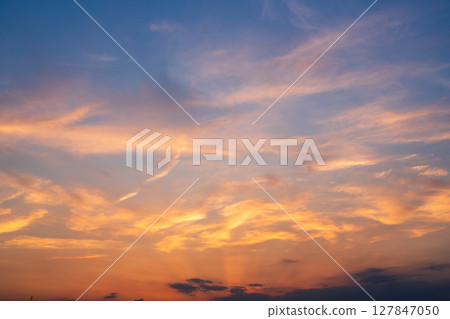 Clouds dyed in sunset Clouds dyed in sunset 127847050
