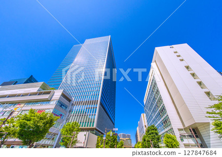 日本東京城市景觀:盛夏陽光…田町車站東口景色 日本東京城市景觀:盛夏陽光…田町車站東口景色 127847684