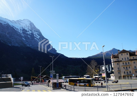 從格林德瓦鎮眺望艾格峰 127847692