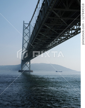 View from under the Akashi Kaikyo Bridge 127849318
