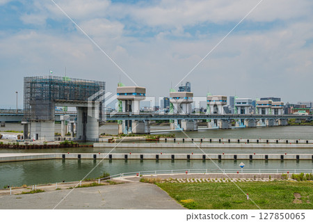 興建中的淀川大關閘門 127850065