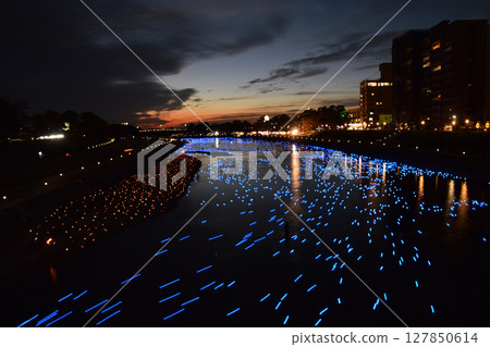 Floating lanterns A floating lantern on a winter river (Shōryō-floating, Lantern Festival) Floating lanterns A floating lantern on a winter river (Shōryō-floating, Lantern Festival) 127850614