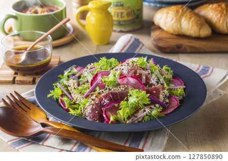 Seared tuna salad Seared tuna salad 127850890