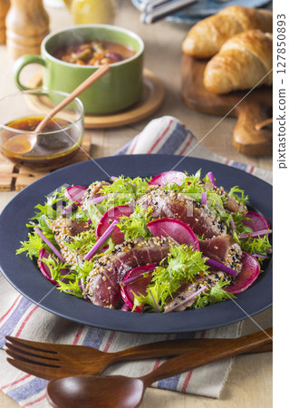 香煎鮪魚沙拉 香煎鮪魚沙拉 127850893