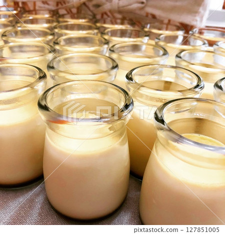 The gift is the smooth pudding that they are proud of 127851005