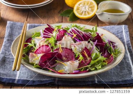 鯛魚紅蘿蔔沙拉佐柚子醬 鯛魚紅蘿蔔沙拉佐柚子醬 127851359