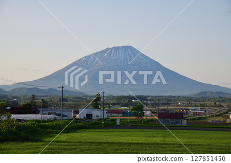 羊蹄山有殘雪 127851450