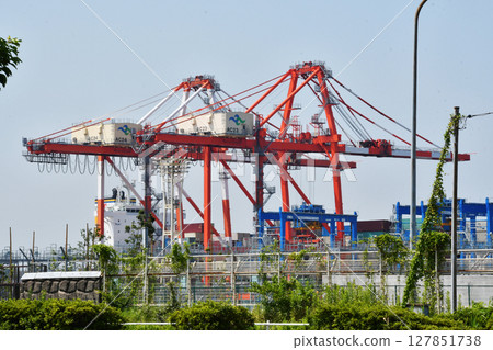Container quay crane_02 Container quay crane_02 127851738