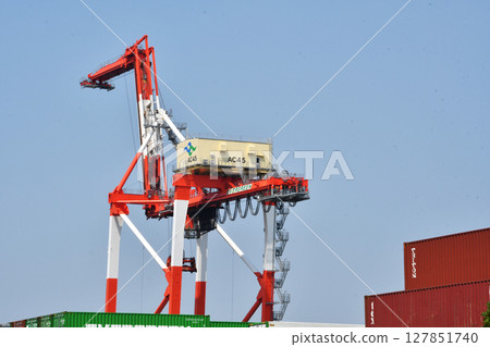 Container quay crane_04 Container quay crane_04 127851740