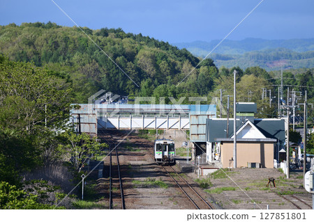 停在室蘭本線早北站的KIHA150系柴油車 停在室蘭本線早北站的KIHA150系柴油車 127851801