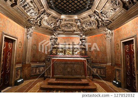 Inside the Duomo of Milan 127852032