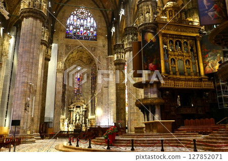 Inside the Duomo in Milan 127852071