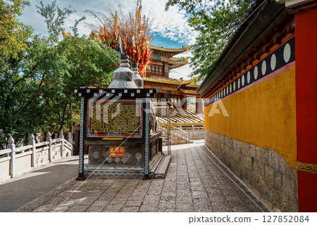 Pathway to the Golden Temple at Guishan Park in Shangri-La 127852084