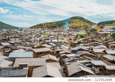 Panoramic Cityscape of Shangri-La, Yunnan 127852094