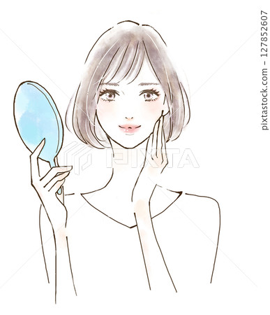 看鏡子和微笑的婦女 127852607