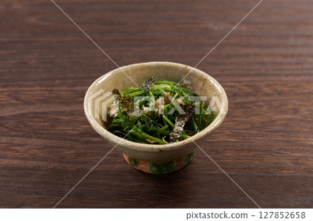 Image of hijiki with tuna 127852658