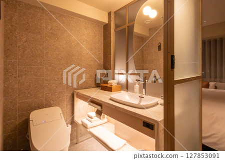 札幌市豪華酒店札幌萬怡酒店的客房、盥洗室和浴室 127853091