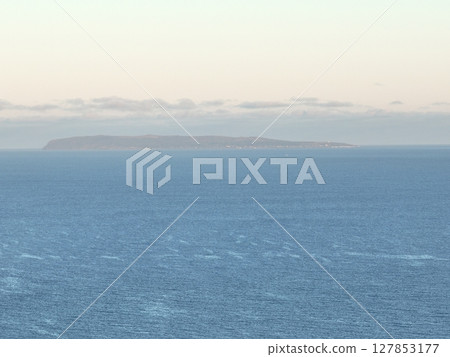 [Aerial view of Hokkaido's Tomamae Port] Teuri Island in the morning 127853177