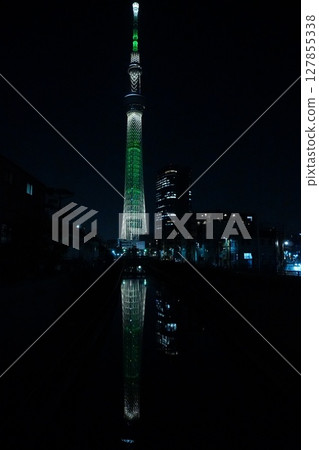 Upside-down Skytree at night 127855338