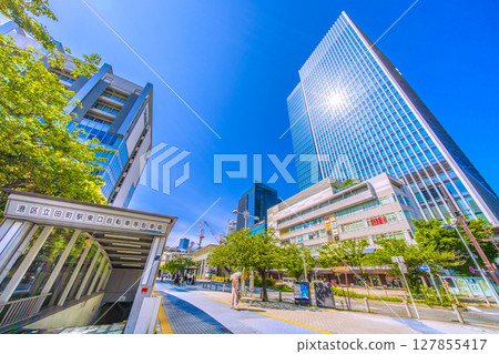 Tokyo cityscape in Japan: Midsummer sunshine...view of the east exit of Tamachi Station 127855417