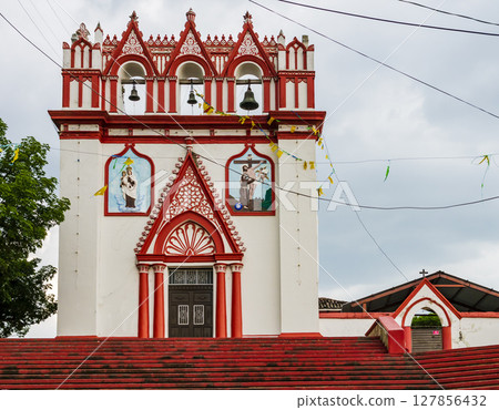 Stunning view of Calvary Temple, colonial church in Chiapa de Corzo, Chiapas, Mexico Stunning view of Calvary Temple, colonial church in Chiapa de Corzo, Chiapas, Mexico 127856432