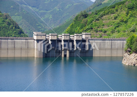 從愛媛縣四國中央市西濃展望台眺望富里水壩 127857226